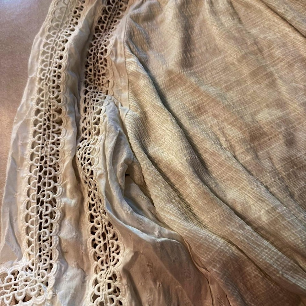 NWT White Blouse with Open Crochet Sleeves - Picture 7 of 7